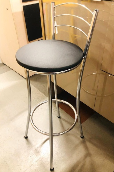 Banqueta Alta Preta 